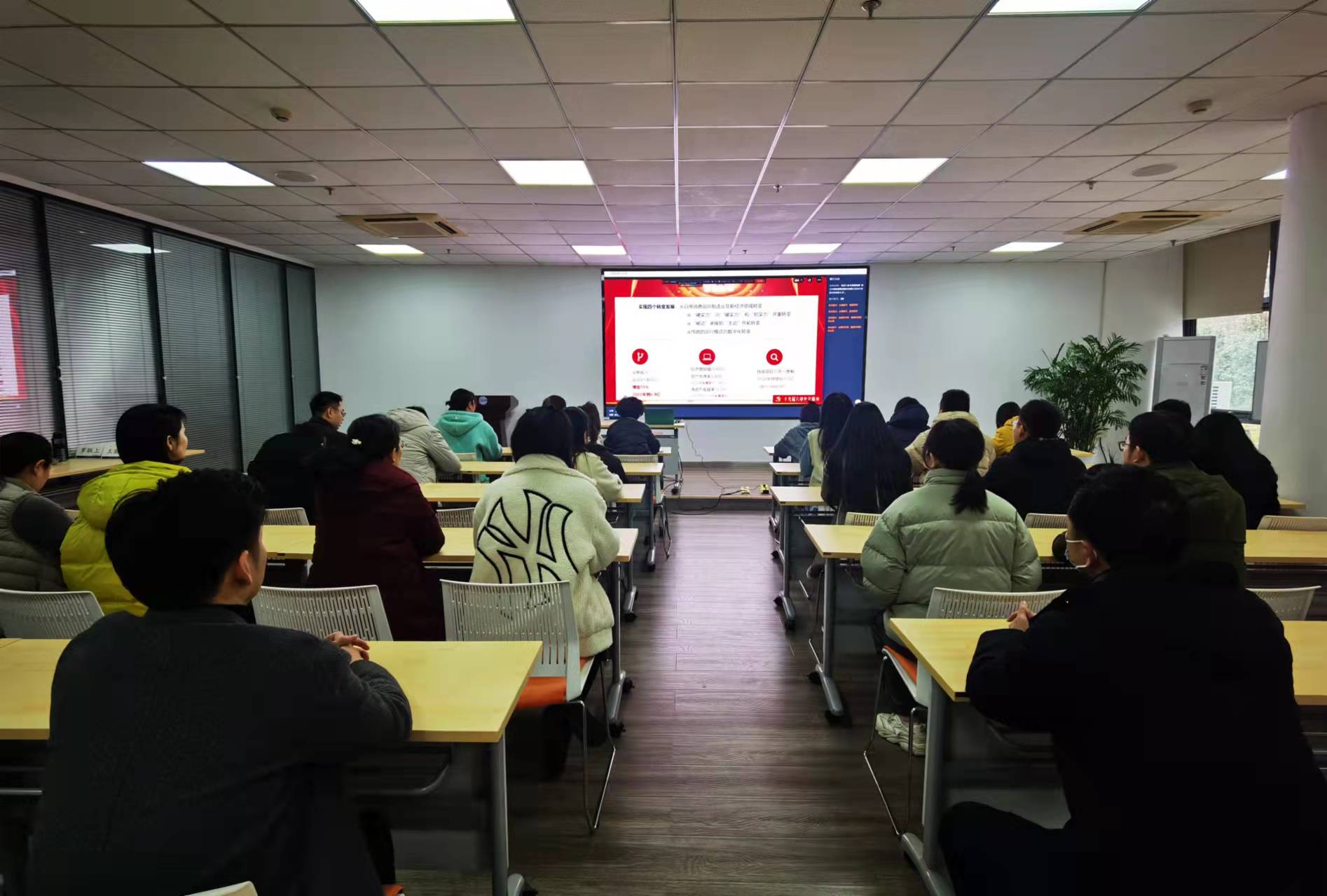 1644126500438093.jpg f42337aefec3c0732527c6e4d8af08c.jpg